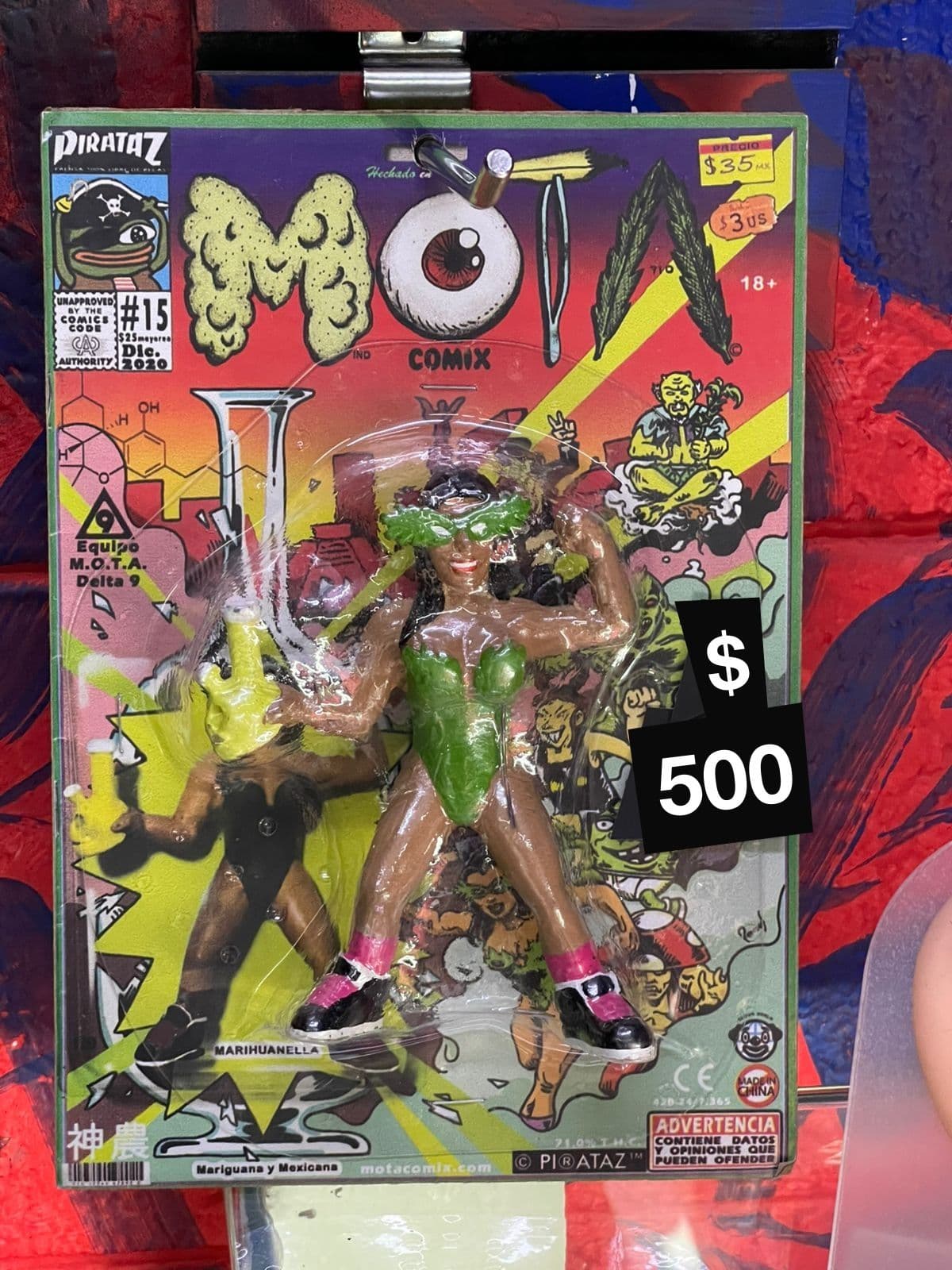 Art toy de Marihuanella, foto en tienda